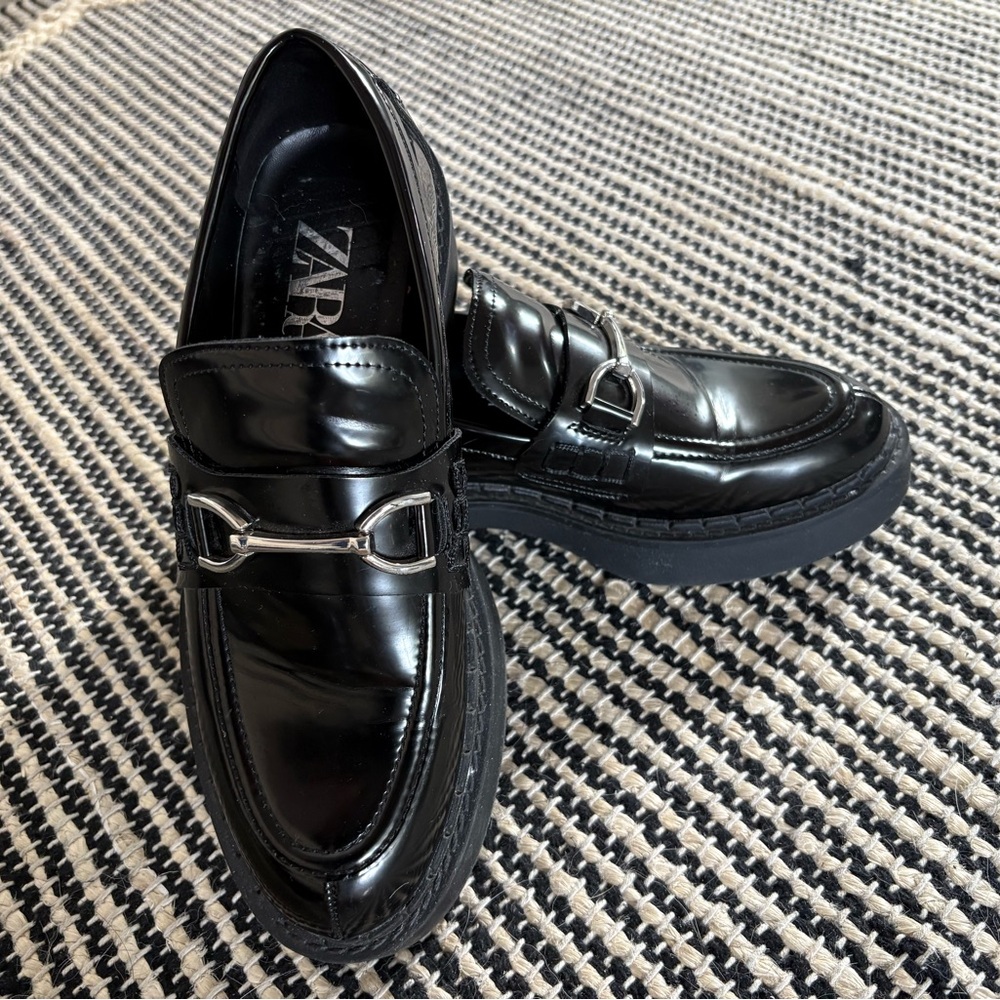 Zara Women’s Black Loafers